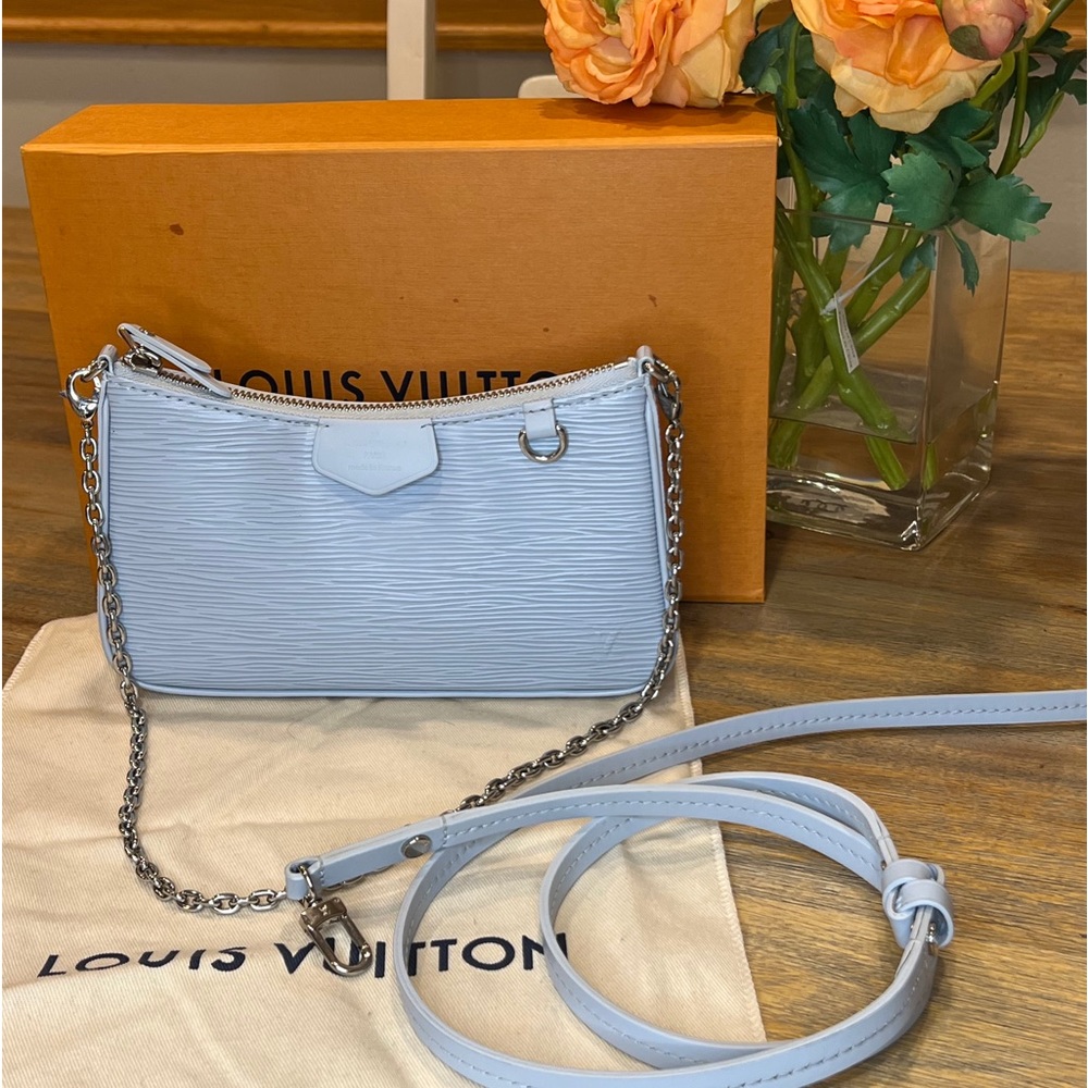 LOUIS VUITTON
Epi Easy Pouch On Strap Celestial Blue